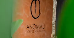 Daftar rekomendasi coffee shop untuk WFC di Jakarta dengan WiFi kencang dan banyak colokan. (Sumber: Instagram/@anomalicoffee)