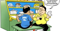 Ilustrasi obrolan warteg membahas program Makan Bergizi Gratis (MBG). Publik menekankan, kasus keracunan bukan sekadar diturunkan tapi harus dihapuskan demi keselamatan penerima manfaat. (Sumber: Poskota/Arif Setiadi)