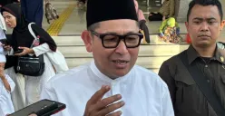 Anggota Komisi C DPRD Jakarta, Lukmanul Hakim menanggapi dugaan keracunan MBG di Masjid Raya KH. Hasyim Asy'ari, Daan Mogot, Jakarta Barat, Minggu, 28 September 2025. (Sumber: Poskota/Pandi Ramedhan)