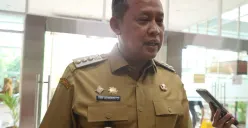 Wali Kota Bekasi, Tri Adhianto, memastikan pelantikan PPPK tahap II akan digelar pada 1 Oktober 2025 mendatang di Plaza Pemkot Bekasi, Senin, 29 September 2025. (Sumber: Poskota/Nurpini Aulia Rapika)