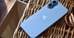 Perbandingan iPhone 16 Pro Max vs iPhone 17 (Sumber: X/@OutofGalaxyy)