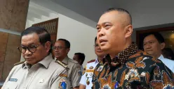 Gubernur Jakarta Pramono Anung dan Menhub Dudy Purwagandhi di Wisma Mandiri, Jakarta Pusat, Senin, 29 September 2025. (Sumber: Poskota/Muhammad Tegar Jihad)