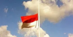 Bendera Merah Putih setengah tiang (Sumber: Pinterest)