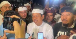 Gubernur Jabar Dedi Mulyadi tetap melanjutkan penghentian sementara jalur tambang untuk perbaikan infrastruktur jalan. (Sumber: Istimewa)