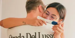 Karin Novilda alias Awkarin yang membuat warganet geger usai membagikan foto yang menimbulkan spekulasi terkait kehamilan. (Sumber: Instagram/@narinkovilda)