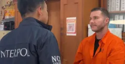 Kepolisian Republik Indonesia (Polri) menangkap buronan internasional, seorang warga negara Inggris, Steven Lyons, 45 tahun, di Bali. (Sumber: Dok. Mabes Polri)