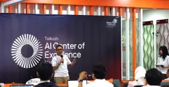 Direktur IT Digital Telkom Faizal Rochmad Djoemadi memberikan sambutan dalam agenda AI Connect Offline Series di AI Center Makassar. (Sumber: Istimewa)