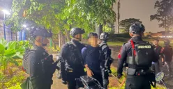Tim Patra Batalyon D Pelopor Satuan Brimob Polda Metro Jaya menggagalkan rencana aksi tawuran remaja saat melaksanakan patroli rayonisasi di wilayah Cikarang Utara, Kabupaten Bekasi, Sabtu, 4 April 2026. (Sumber: Dok. Polda Metro Jaya)