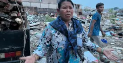 Lusi, salah satu warga Kampung Bilik, Kalideres, Jakarta Barat, yang berjuang agar rumah mereka tidak digusur untuk pembangunan makam baru, Selasa, 7 April 2026. (Sumber: Poskota/Pandi Ramedhan)