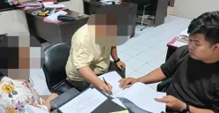 Pasutri RH dan RM saat menjalani pemeriksaan di ruang Unit Reskrim Polsek Cikande atas dugaan kasus penipuan pencari kerja. (Sumber: Polsek Cikande)