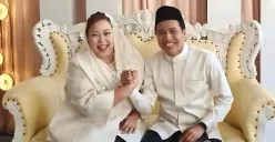 Putri dari Presiden ke-4 RI, Abdurrahman Wahid alias Gus Dur, Inayah Wulandari Wahid resmi dipersunting oleh KH Muhammad Shalahuddin A. Warits, atau lebih dikenal dengan Ra Mamak. (Sumber: Instagram/@dw_muhammad_dawam)