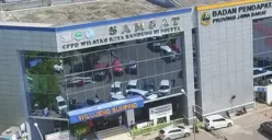 Kantor Samsat Soekarno Hatta Bandung menjadi sorotan setelah kebijakan kemudahan pajak kendaraan tak dijalankan di tingkat pelayanan. (Sumber: Dok/jabarprov.go.id)