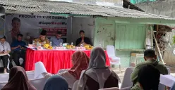 Kegiatan Sosialisasi Perda (Sosper) Nomor 8 Tahun 2007 tentang Ketertiban Umum di wilayah Kedoya Selatan, Kebon Jeruk, Jakarta Barat, pada Senin, 6 April 2026. (Sumber: Poskota/Pandi Ramedhan)