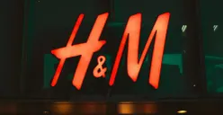 H&M bakal tutup 160 gerai di seluruh dunia pada 2026. (Sumber: Unsplash/Sei)