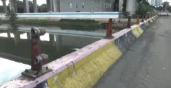 Railing atau pagar pembatas jembatan yang berlokasi di kawasan Pademangan, Jakarta Utara, hilang diduga dicuri oknum tidak bertanggung jawab. (Sumber: Istimewa)