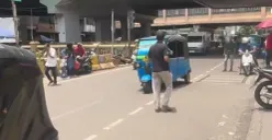 Seorang sopir Bajaj diduga menjadi korban aksi premanisme dengan modus setoran di kawasan Tanah Abang, Jakarta Pusat. (Sumber: tangkapan layar)