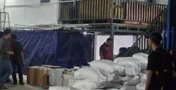 Barang bukti pengungkapan pabrik narkoba jenis Zenix atau Carisoprodol yang beroperasi di Jakarta dan Semarang. (Sumber: Dok. Bareskrim Polri)