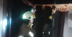 Kebakaran bangunan rumah kontrakan di Jalan Duri Mas Barat Blok C RT 07 RW 10 Kelurahan Duri Kepa Kecamatan Kebon Jeruk Jakarta Barat, Selasa, 14 April 2026. (Sumber: Istimewa)