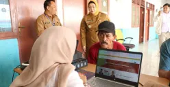 Wakil Bupati Tangerang, Intan Nurul Hikmah saat sidak Pasar Kelapa Dua. (Sumber: Poskota/Veronica Prasetio)