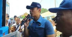 Menko Bidang Infrastruktur dan Pembangunan, AHY meninjau kawasan nelayan di Desa Tanjung Anom, Kecamatan Mauk, Kabupaten Tangerang, Kamis, 16 April 2026. (Sumber: Poskota/Veronica Prasetio)