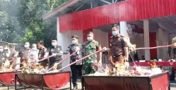 Pemusnahan barang bukti di Kejaksaan Negeri Kabupaten Tangerang. (Sumber: Poskota/Veronica Prasetio)