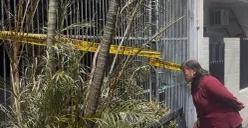 Kondisi rumah tinggal di Jalan Rambutan Timur 6 RT 05 RW 04, Tanjung Duren Utara, Grogol Petamburan, Jakarta Barat, yang terbakar hingga menewaskan lima orang terdiri dari satu keluarga, Jumat, 17 April 2026. (Sumber: Poskota/Pandi Ramedhan)