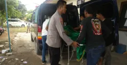 Jenazah Sarimah di RSUD Cilegon saat akan diantar ke rumah duka oleh petugas Forensik Polres Cilegon. (Sumber: Dok. Polsek Ciwandan)