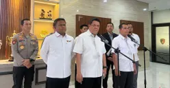 Wakabaintelkam Polri Irjen Nanang Rudi Supriatna saat konferensi pers terkait Satgas Haji di Mabes Polri, Jakarta Selatan, Senin, 20 April 2026. (Sumber: Poskota/Ali Mansur)
