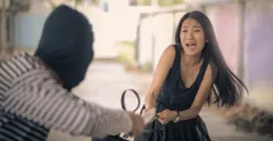 Ilustrasi aksi jambret. (Sumber: Freepik/Waewkidja)