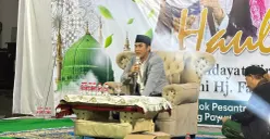 Anggota DPRD Jabar, Abdul Karim saat memberikan sambutan pada acara haul pendiri Pondok Pesantren Al-Huda Parungpayung di Desa Bojonglarang, Kecamatan Cijati, Kabupaten Cianjur. (Sumber: Istimewa)