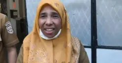 Guru PPKn di Purwakarta, Bu Atun, memaafkan murid yang mengacungkan jari tengah. Ia menegaskan pendidikan harus mengedepankan akhlak dan pembinaan, bukan hukuman. (Sumber: X/@Heraloebss)