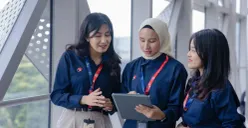 Telkom menegaskan komitmennya dalam mendorong kesetaraan gender dan pemberdayaan perempuan sebagai bagian dari strategi keberlanjutan GoZero% - Sustainability Action by Telkom Indonesia, melalui pilar Empower Our People. (Sumber: Telkom)