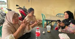 IRT di Palmerah, Jakarta Barat, mengeluhkan harga minyak bertambah mahal, Rabu, 22 April 2026. (Sumber: Poskota/Pandi Ramedhan)