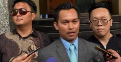 Kuasa hukum para korban program Akademi Kripto mendesak Polda Metro Jaya segera menuntaskan dugaan penipuan investasi kripto yang menyeret nama Timothy Ronald dan Kalimasada. (Sumber: Poskota/Ali Mansur)