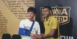 Pemain Bhayangkara FC, Fadly Alberto Hengga, dan pemain Dewa United, Rakha Nurkholis berdamai usai melakukan mediasi. (Sumber: Poskota/Veronica)