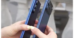 Head to Head iPhone 17 Pro Max vs Samsung Galaxy Z Fold 7. (Sumber: YouTube/Techmo)