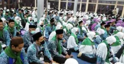Ratusan calon haji saat melakukan persiapan pemberangkatan di Gedung Pendopo Pandeglang. (Sumber: Poskota/Samsul Fatoni)