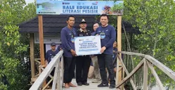 Telkom memberikan support renovasi Rumah Edukasi Cemare Eco Green diwakili oleh GM Witel Nusa Tenggara Muhammad Kafin Latif (kanan), Kamis, 23 April 2026. (Sumber: Dok. Telkom)