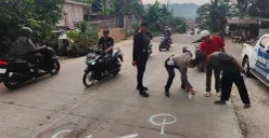 Polisi melakukan olah TKP pasca kecelakaan yang terjadi di Jalan Raya Rumpin, Kamis 23 April 2026. (Sumber: Dok. Polres Bogor)