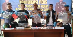 Kapolsek Ciruas Kompol Salahuddin didampingi Iptu Yogo Handono, Ipda Vally Becahya dan Ipda Athallah Thoriq saat konferensi pers di Mapolsek Ciruas, Jumat, 24 April 2026. (Sumber: Poskota/Rahmat Haryono)