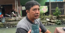 Potret ketua RT Kapuk, Timbul Prayoga saat menuturkan dampak kebakaran di wilayahnya. (Sumber: Poskota/Pandi Ramedhan)