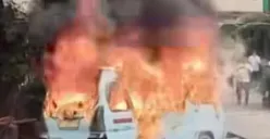 Seorang sopir angkutan kota (angkot) berinisial S, 52 tahun dibakar hidup-hidup di dalam kendaraannya, dekat kantor kecamatan Tanah Abang,  Sabtu, 25 April 2026. (Sumber: Istimewa)