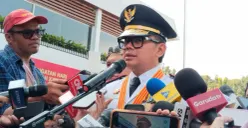 Wamendagri Bima Arya, usai pimpin upacara peringatan Hari Otonomi Daerah di Kemendagri, Senin, 27 April 2026. (Sumber: Poskota/Heri Effendi)