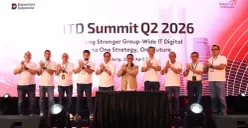Direktur IT Digital Telkom Faizal Rochmad Djoemadi (kelima dari kanan) meluncurkan Agentic AI by BigBox, kecerdasan artifisial terbaru yang dirancang mempercepat transformasi digital melalui otomasi cerdas. (Sumber: Dok. Telkom)