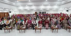 Foto bersama jajaran PLN UID Jakarta Raya, Tim Penggerak PKK Provinsi DKI Jakarta, serta ratusan PKK dalam kegiatan Kartini Smart Class Energy di Jakarta Selatan, Senin, 27 April 2026. (Sumber: Dok. PLN UID Jakarta Raya)