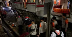Kecelakaan KA Bromo Anggrek relasi Gambir-Surabaya Pasar Turi menabrak bagian belakang KRL TM 5568A di Stasiun Bekasi Timur, Senin, 27 April 2026, malam WIB. (Sumber: Dok. Istimewa)