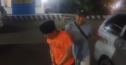 MR saat diamankan anggota Polsek Ciawi yang mengedarkan obat terlarang di sebuah majelis di Desa Citapen. (Sumber: Polsek Ciawi)