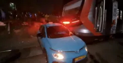 Penyebab taksi Green SM mati di rel masih diselidiki usai kecelakaan KRL dan KA Argo Bromo Anggrek di Bekasi. Berikut kronologi, korban, dan penjelasan resmi. (Sumber: X/@TMCPoldaMetro)