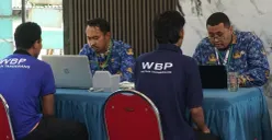 Warga binaan Rutan Kelas I Tangerang melakukan kegiatan perekaman data kependudukan dan pemadanan NIK. (Sumber: Poskota/Veronica Prasetio)