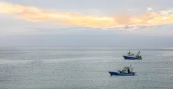 Ilustrasi. Penyanderaan WNI dalam insiden pembajakan kapal tanker Honour 25 di perairan Somalia. (Sumber: Freepik/wirestock)